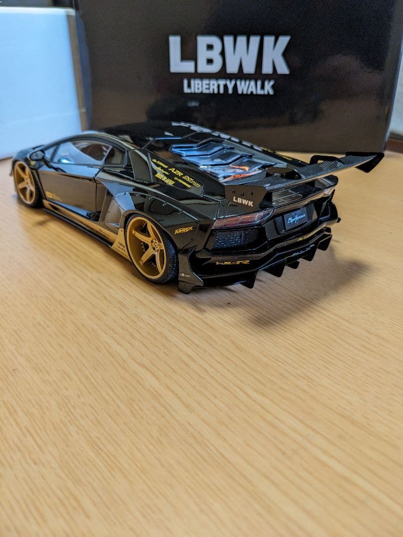 オートアート1/18　ランボルギーニ アヴェンタドール LB-WORKS