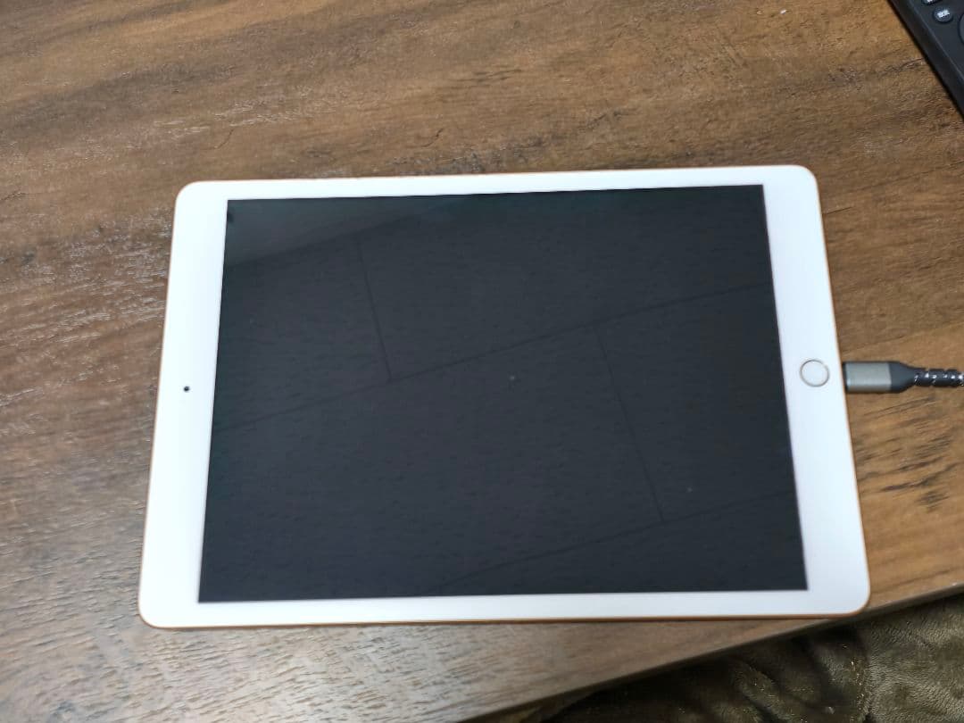 iPad 　第八世代　ピンクゴールド　128gb