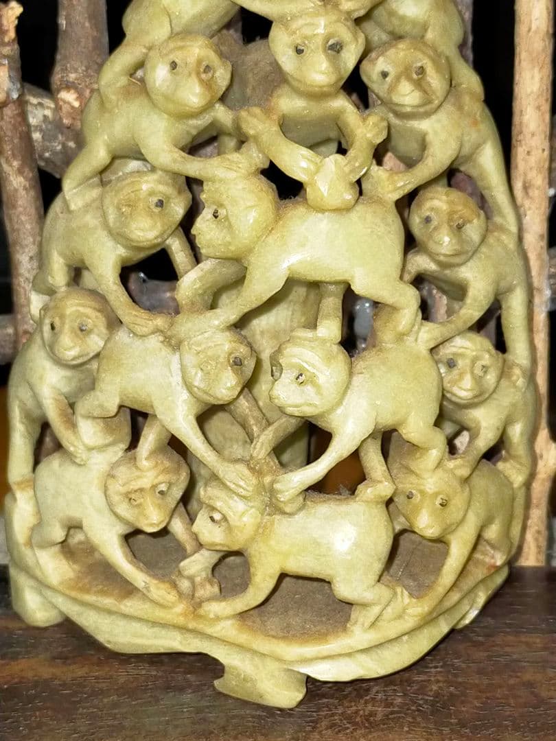 中国　緑石　石　彫刻　とても古い　骨董　古玩