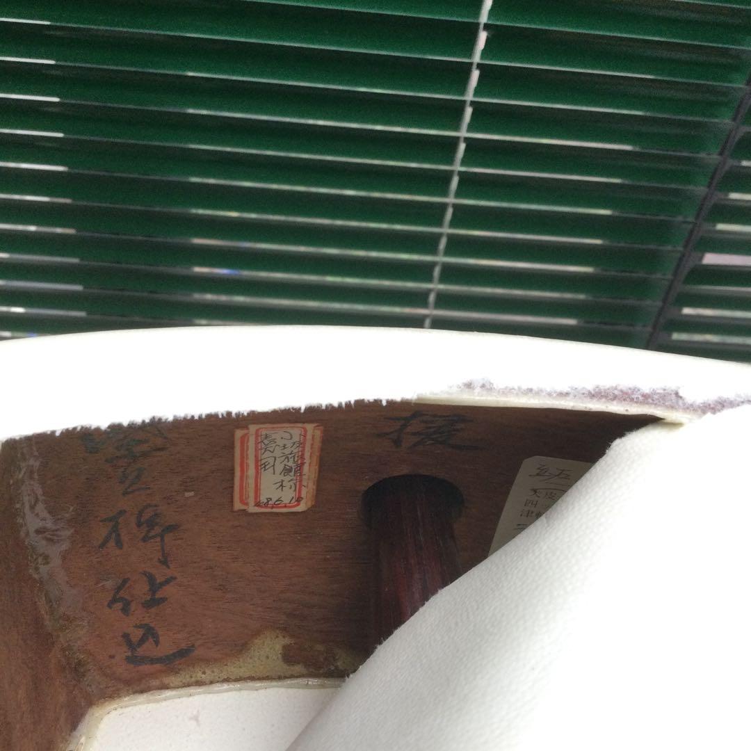 三味線 本体　紫檀材、取手付き、象牙風