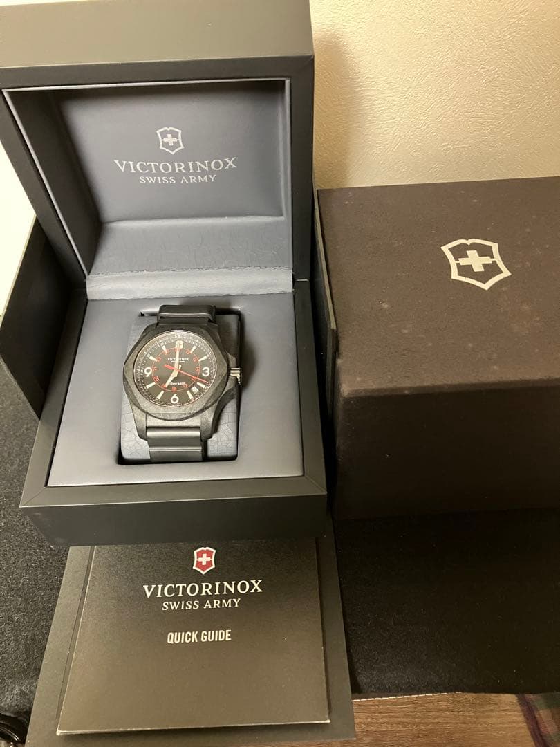 週末値下げ　ビクトリノックス イノックス I.N.O.X 241777 カーボン