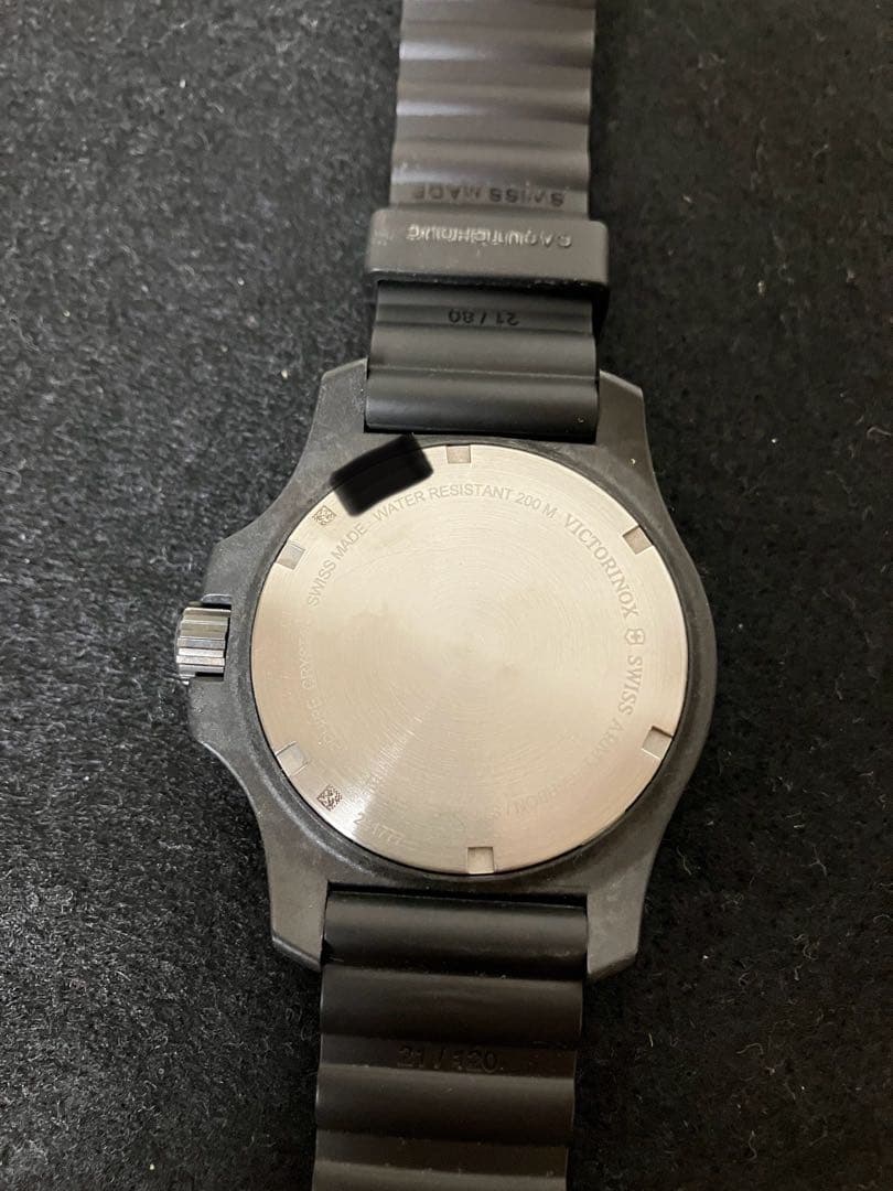 週末値下げ　ビクトリノックス イノックス I.N.O.X 241777 カーボン