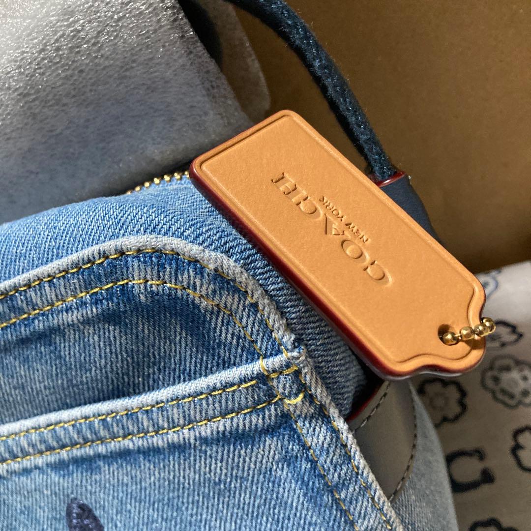 新品☆Coach☆CAMERA☆ショルダーバッグ☆デニム☆斜めがけ☆ロゴ刺繍☆