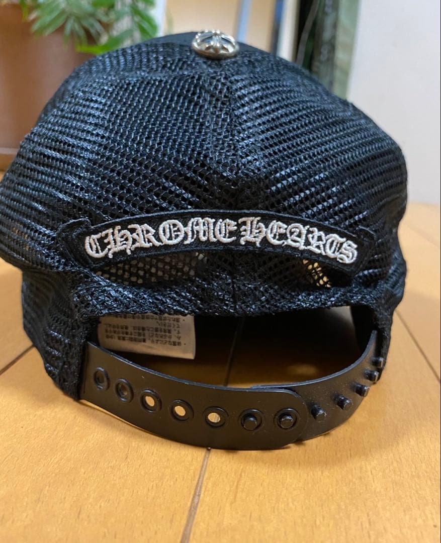 CHROME HEARTS ブラックトラッカーキャップ
