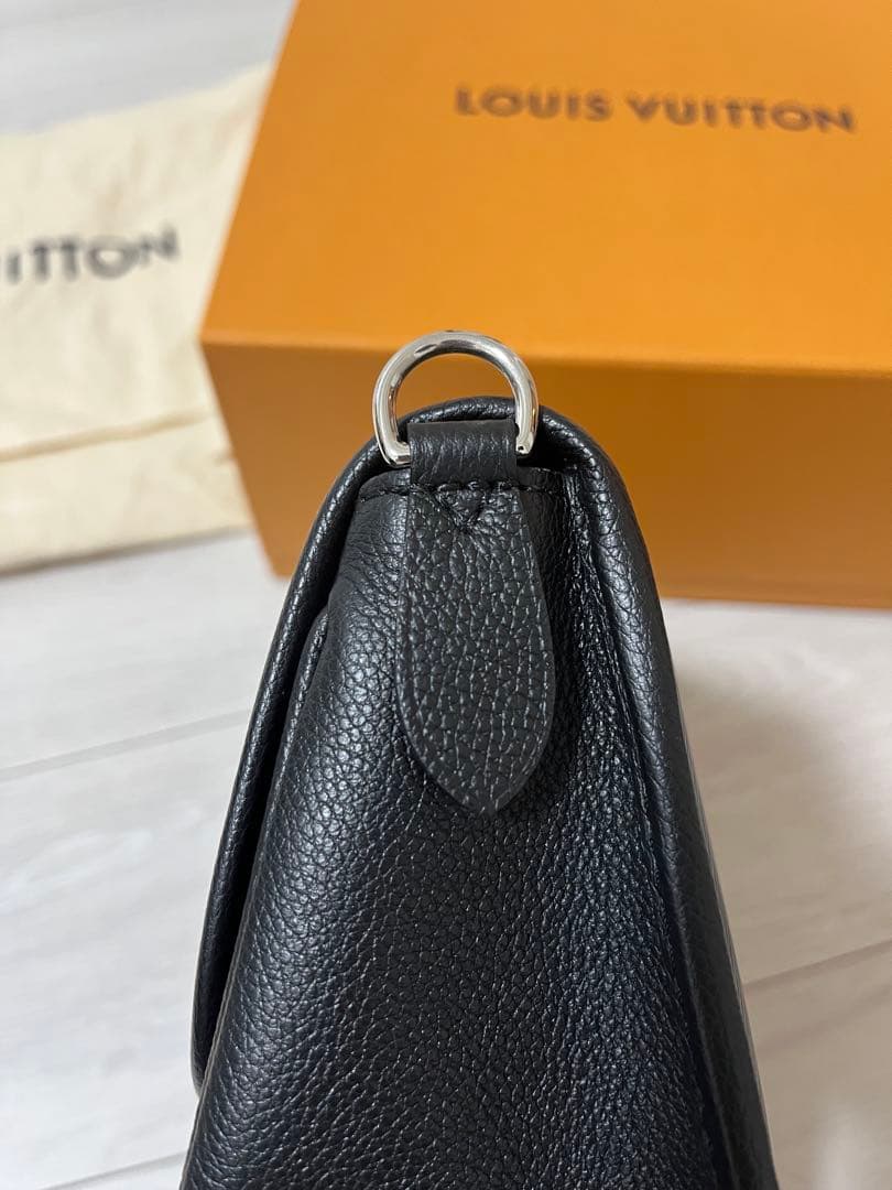 【まるまる】Louis Vuitton ショルダーバッグエピレザー ビュシ