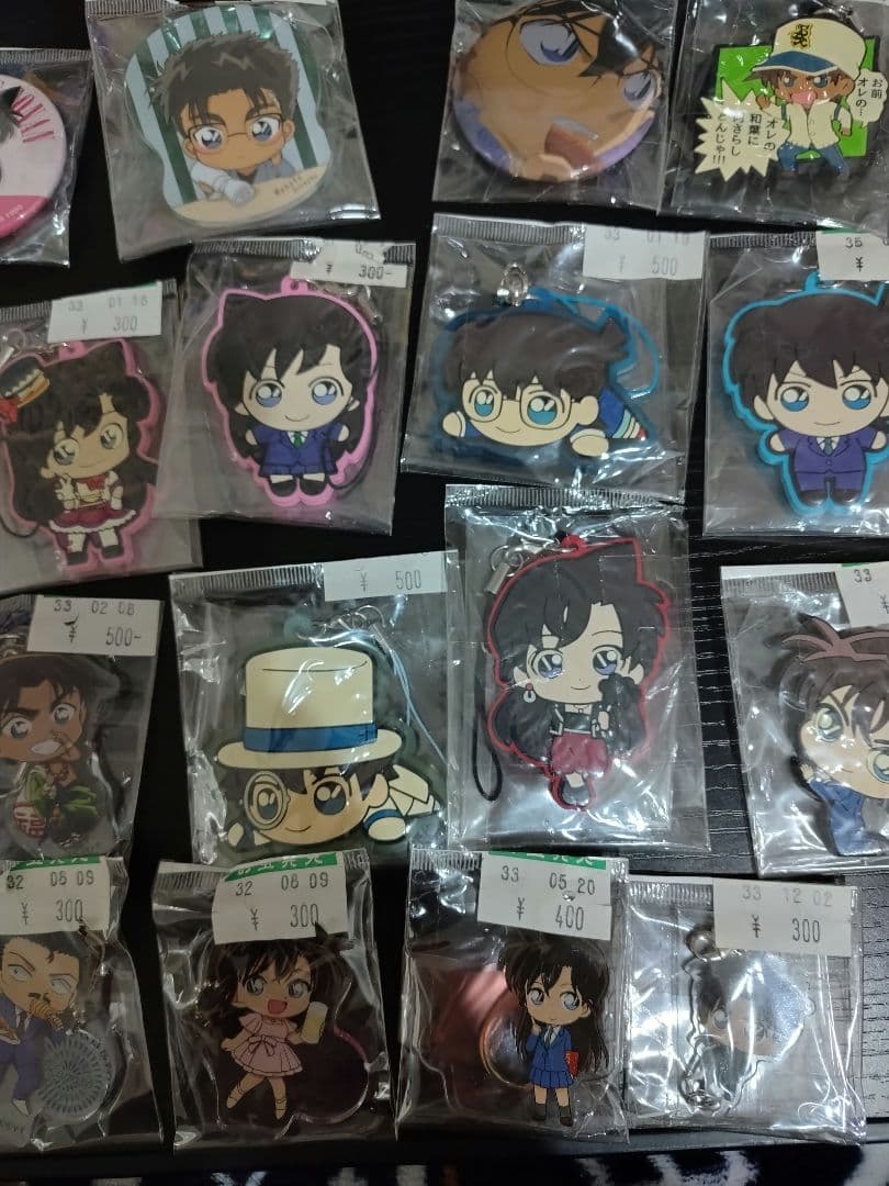 名探偵コナングッズ　アクスタ　ラバスト　缶バッチ他 まとめ売り　30個以上