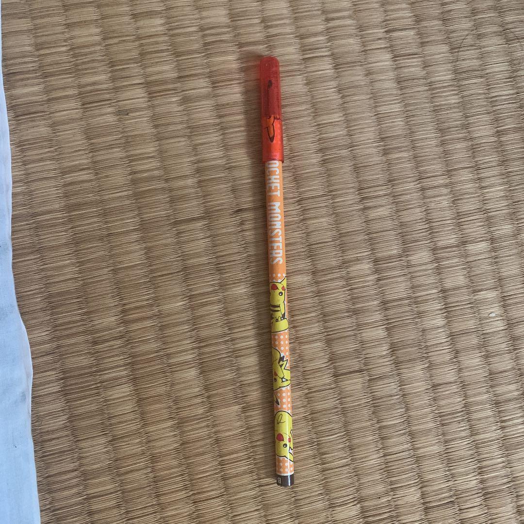 ピカチュウ鉛筆！おまけキャップ付き！