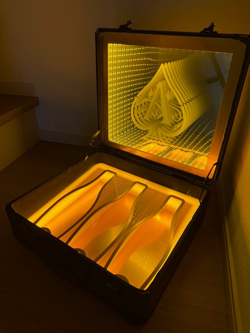 新品 シャンパン ケース LED アルマンド アタッシュケース