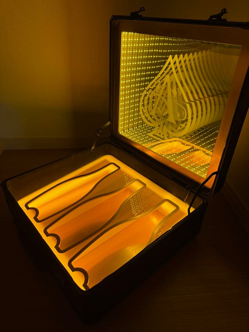 新品 シャンパン ケース LED アルマンド アタッシュケース