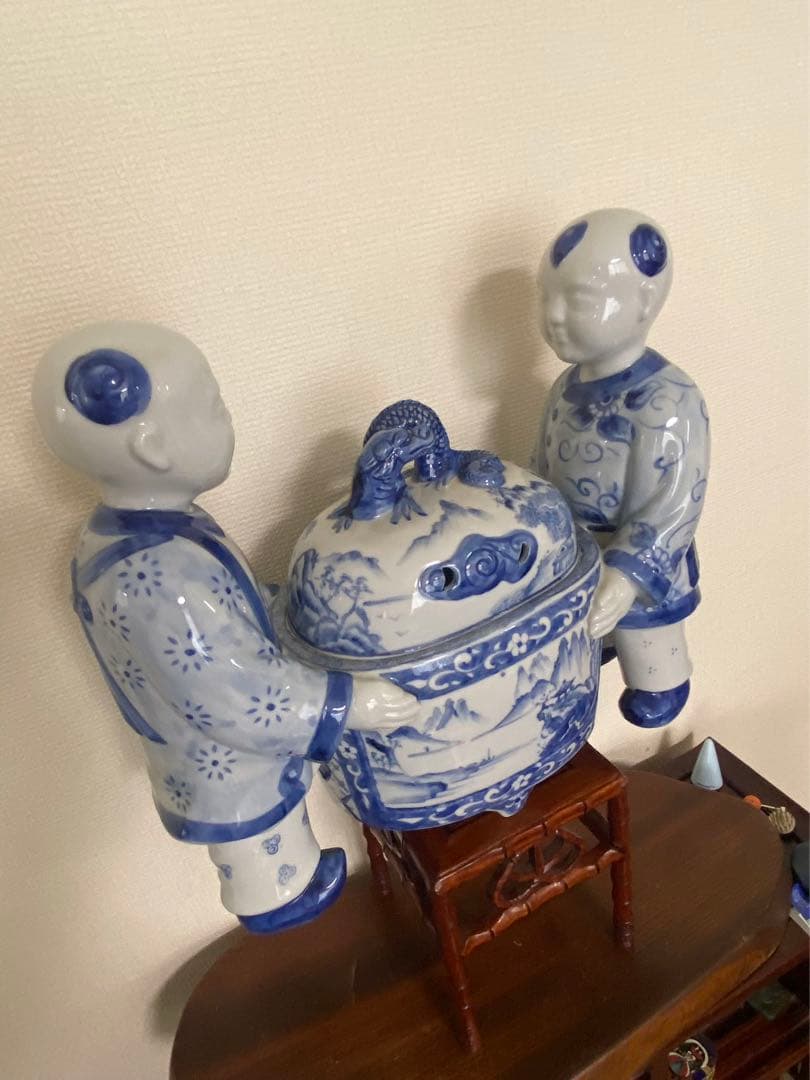 中国美術 陶磁青花唐子 人物香炉 置物 緣起物 希少品 道八大在銘