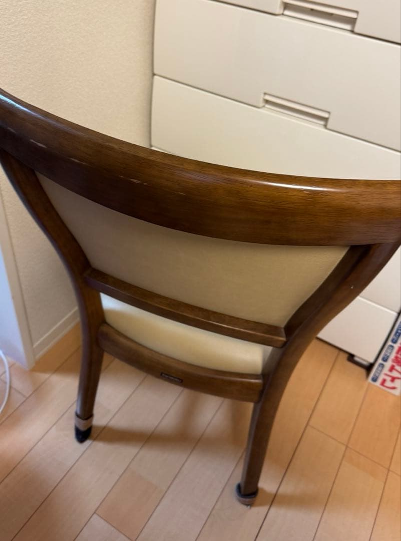 ３月15日まで出品　カリモク家具　ダイニングテーブル　ブラウン　４人掛け