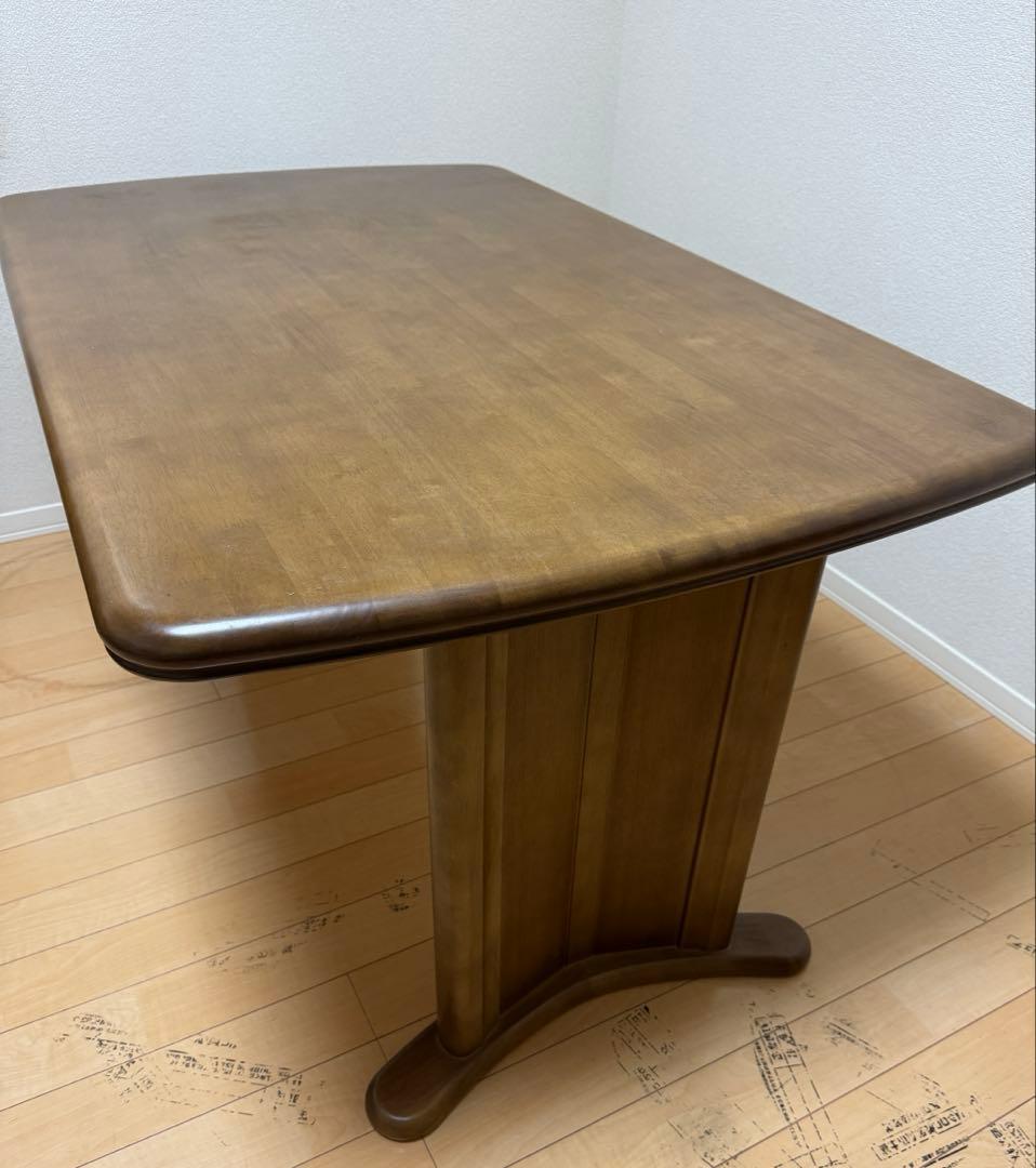 ３月15日まで出品　カリモク家具　ダイニングテーブル　ブラウン　４人掛け