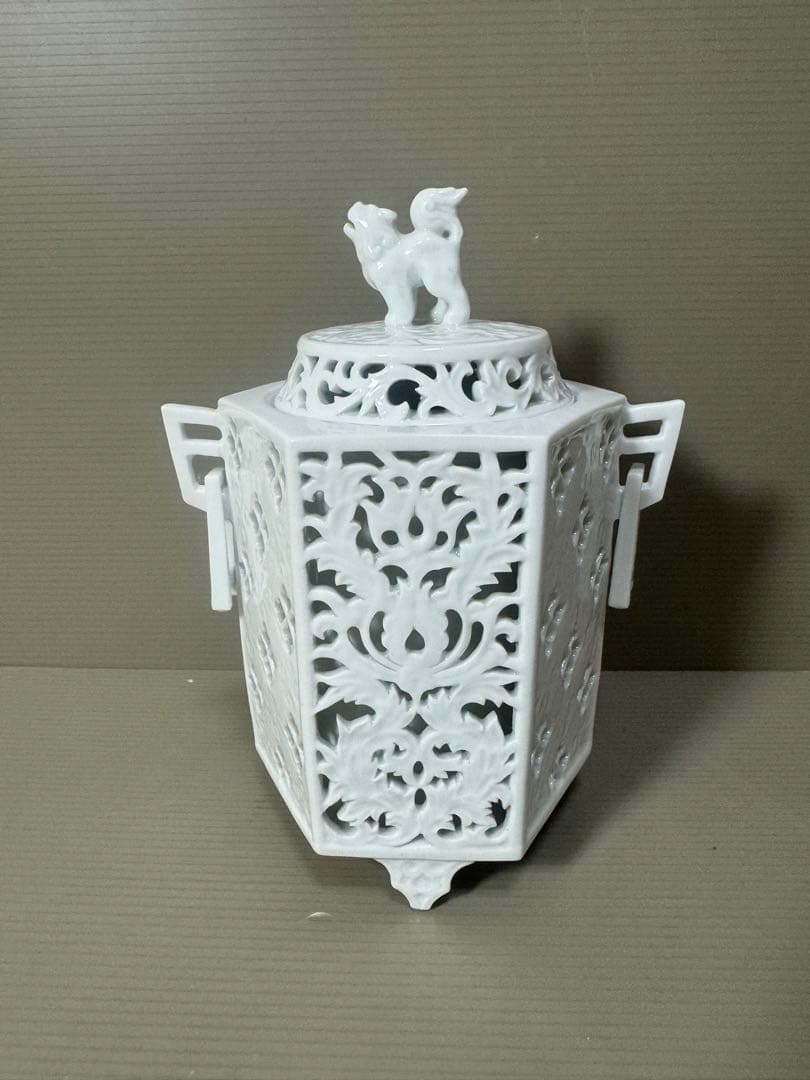 2180 杉原一壷 白磁 六角 透かし 獅子 三足　香炉　未使用