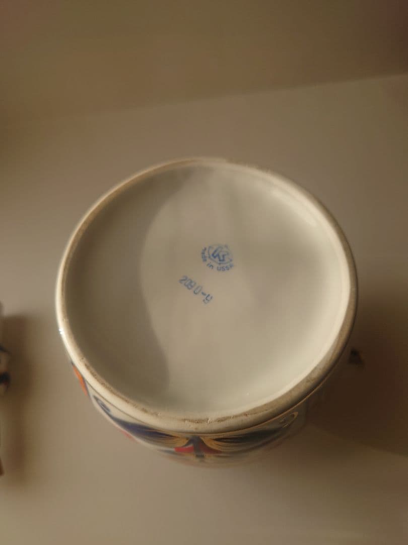 ソビエト製の陶器 蓋付き