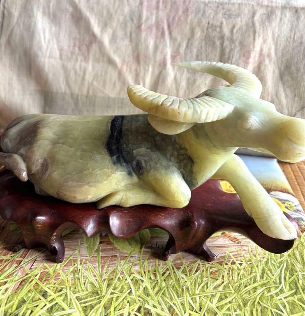 天然石　置物　台付き 牛