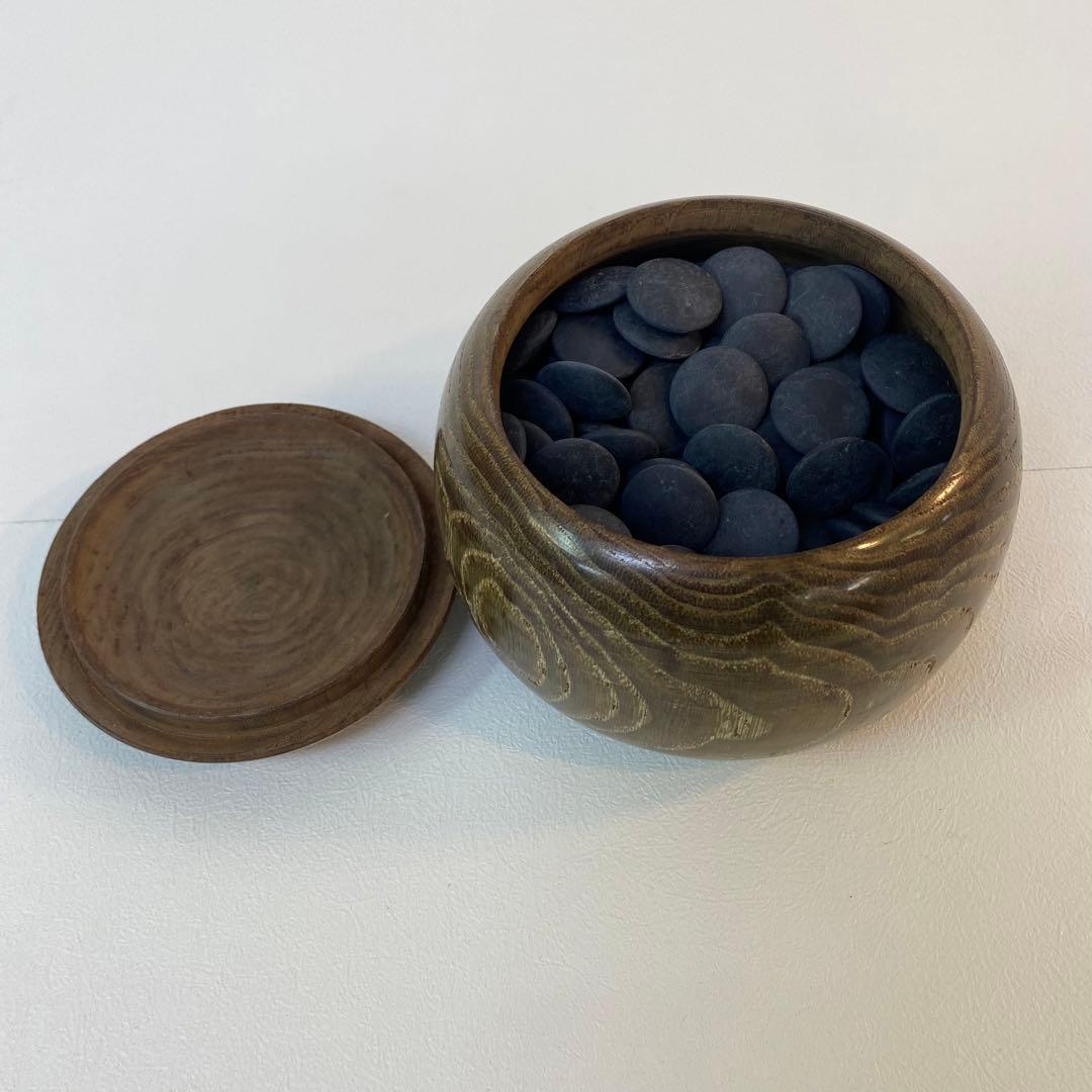 黒、白。バックギャモン。2本