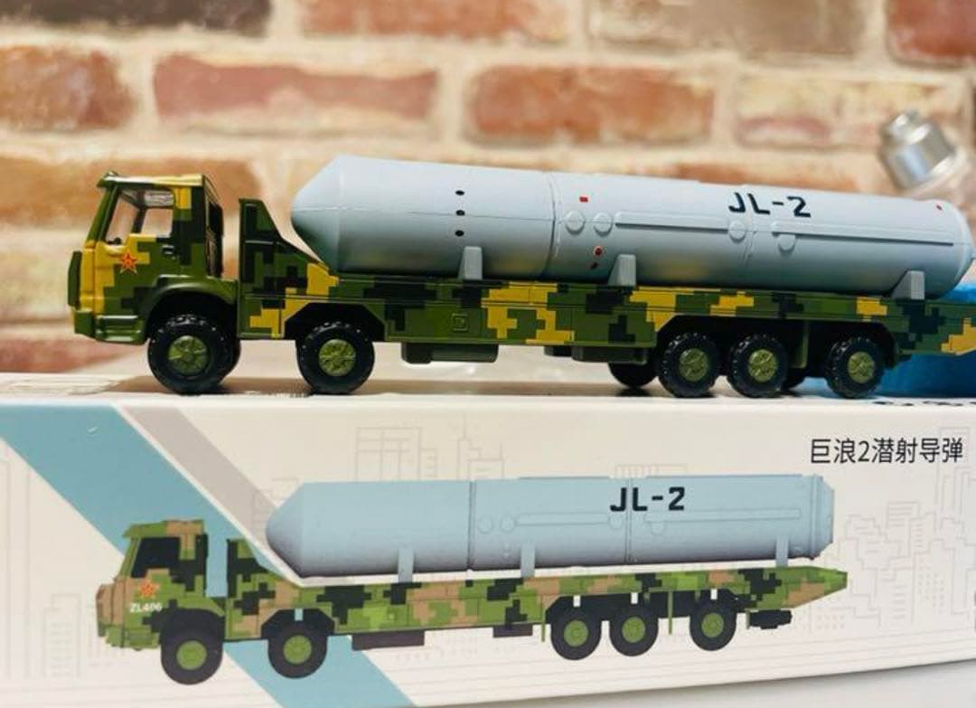 8台セット　ミニカー 1:100 軽装甲機動車　ミサイル運搬車