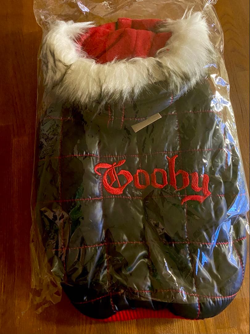 犬　服　ダウンコート　リードフック付き　新品未使用GOOBY