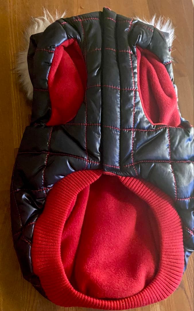 犬　服　ダウンコート　リードフック付き　新品未使用GOOBY