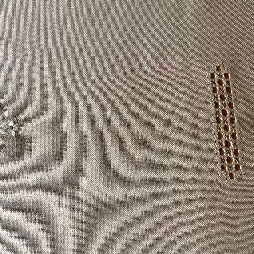 ドイツのマーケットで見つけた刺繍入りテーブルクロス