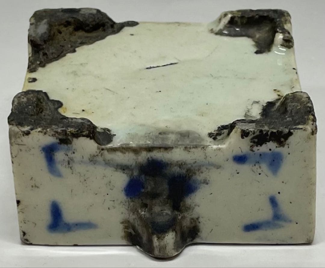 李朝　水滴　山水文角形　染付　書道具　p79