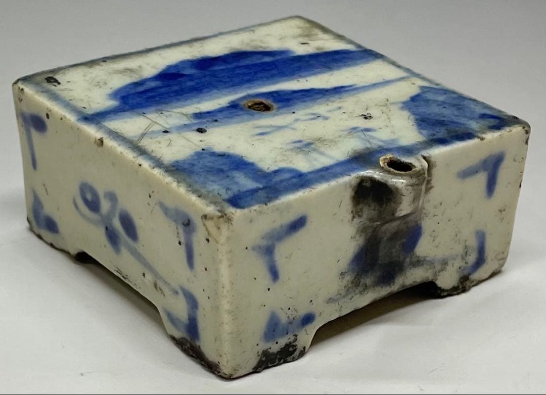 李朝　水滴　山水文角形　染付　書道具　p79