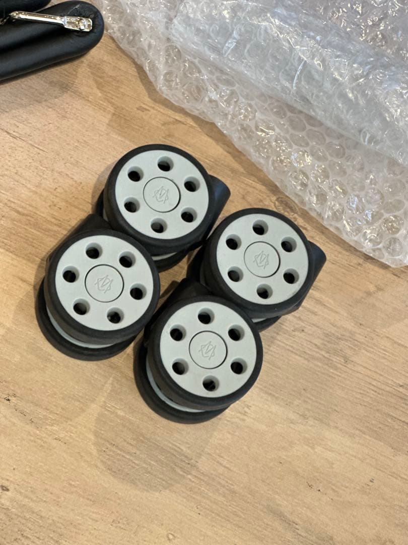 【正規品リモワRIMOWA 】　ハンドルグリップとキャスター4個セット