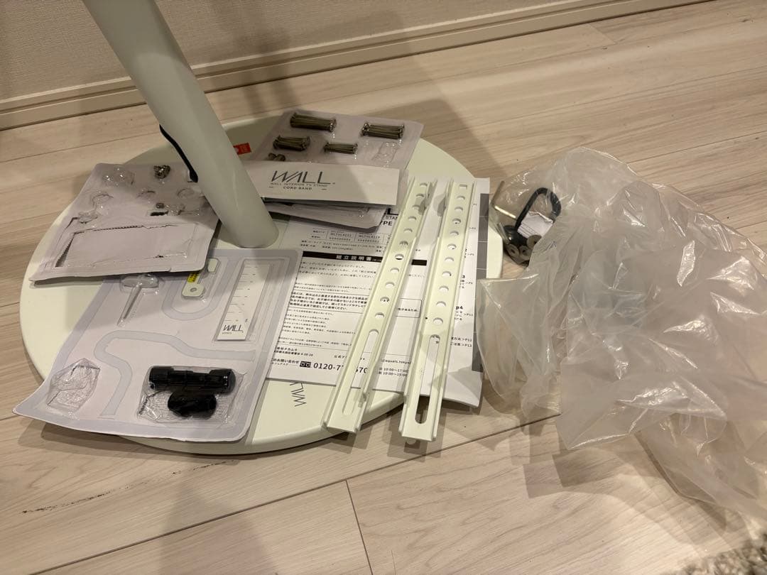 【美品】WALL A2 ロータイプ テレビスタンド 棚板付　ホワイト