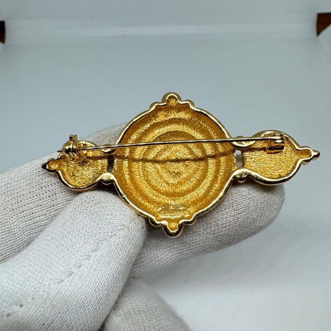 M8323 Burberry バーバリー ブローチ フェイクパール