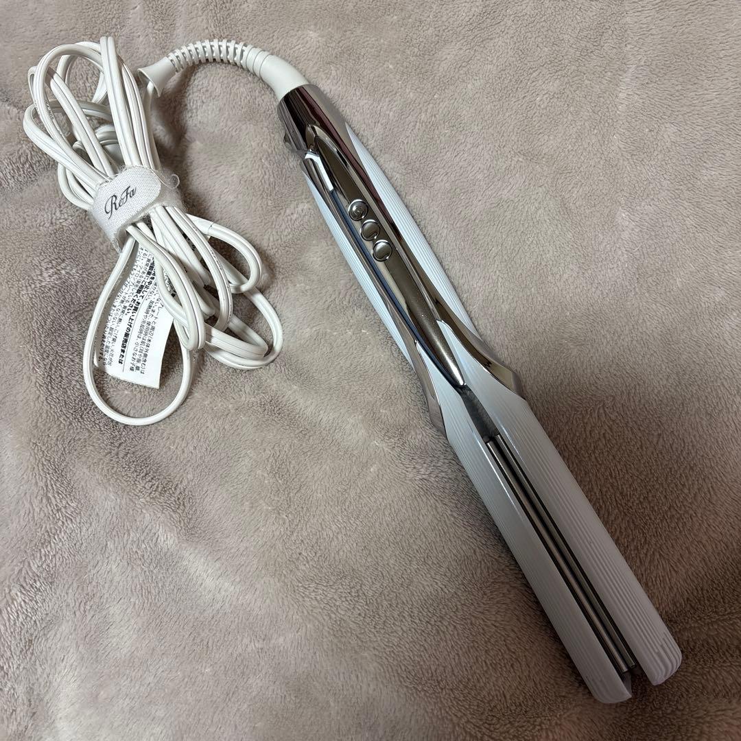 断*e様 リファ　ストレートアイロン　プロ