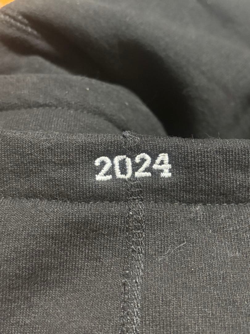 早い者勝ち！Supreme パーカー 2024