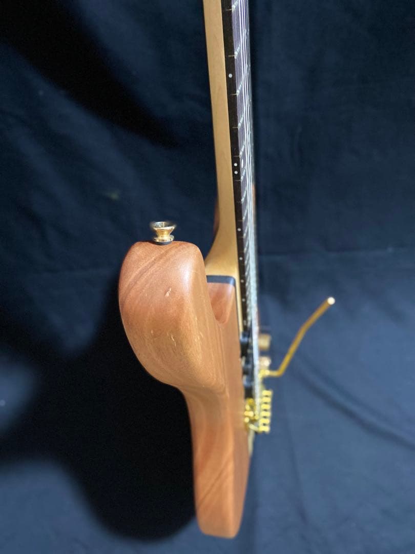 オリジナルスルーネックエレキギター　マホガニーボディ　メープル＆ローズネック