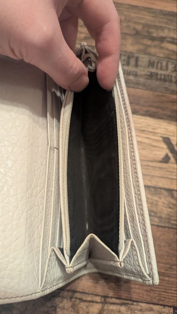 GUCCI GGキャンバス 二つ折り財布 ベージュ/ホワイト