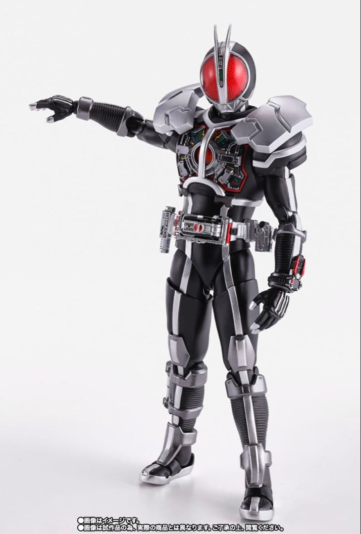 S.H.Figuarts（真骨彫製法） 仮面ライダー555 アクセルフォーム