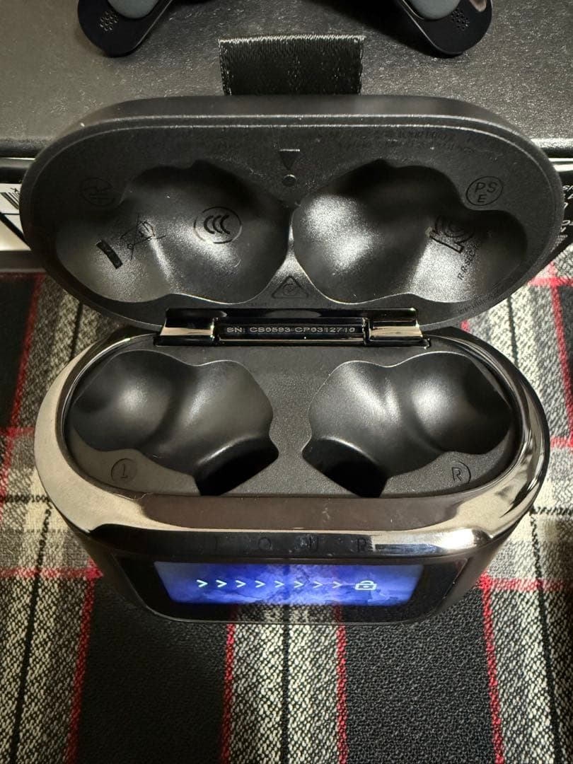 JBL Tour Pro 2 ワイヤレスイヤホン　美品　カバー　フィルム　セット