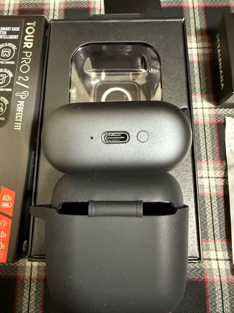 JBL Tour Pro 2 ワイヤレスイヤホン　美品　カバー　フィルム　セット