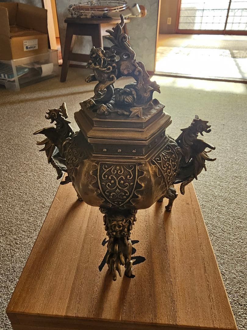 六角牡丹獅子香炉　二上常太郎