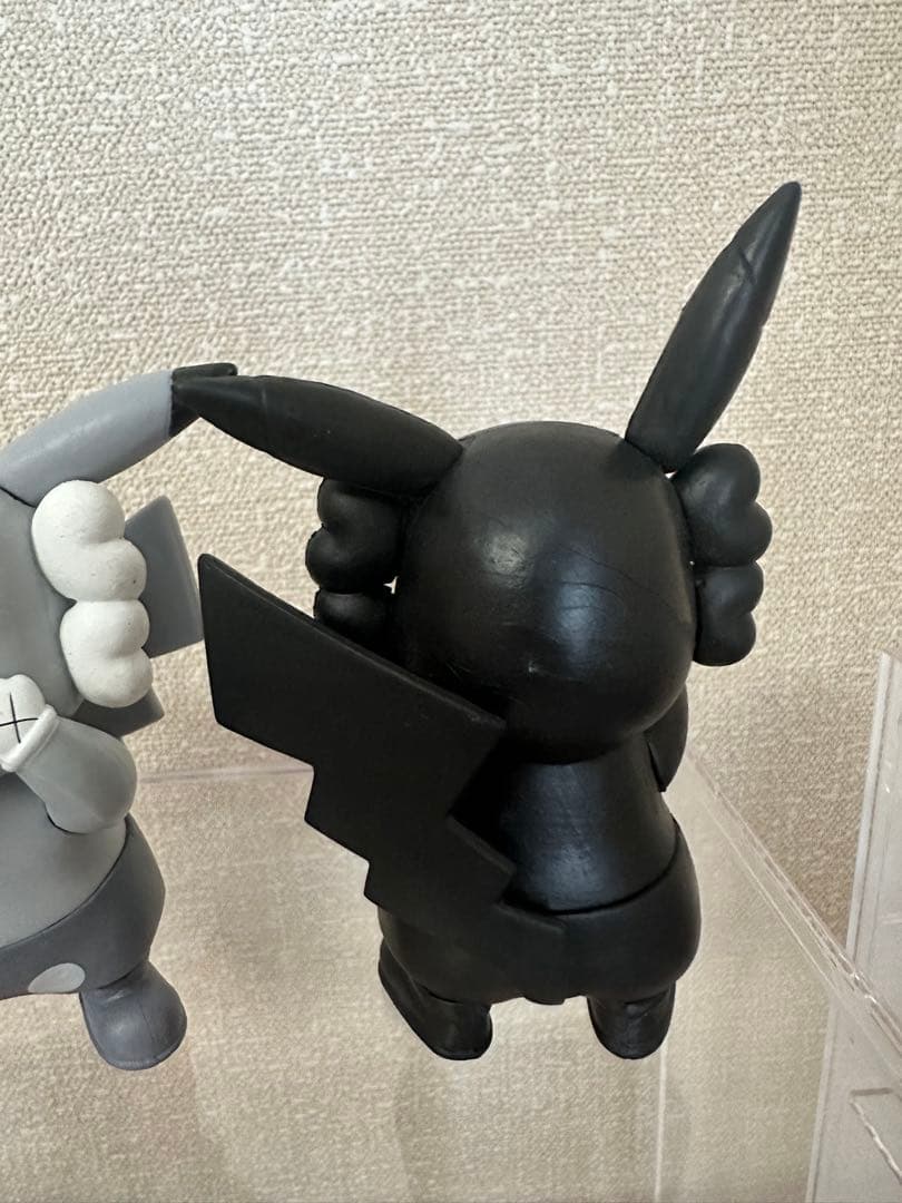 ピカチュウフィギュア　KAWS 3体セット