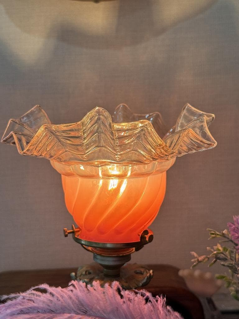 ⑦ 英国アンティーク　ピンクとオパールセンド　ランプシェード フリル