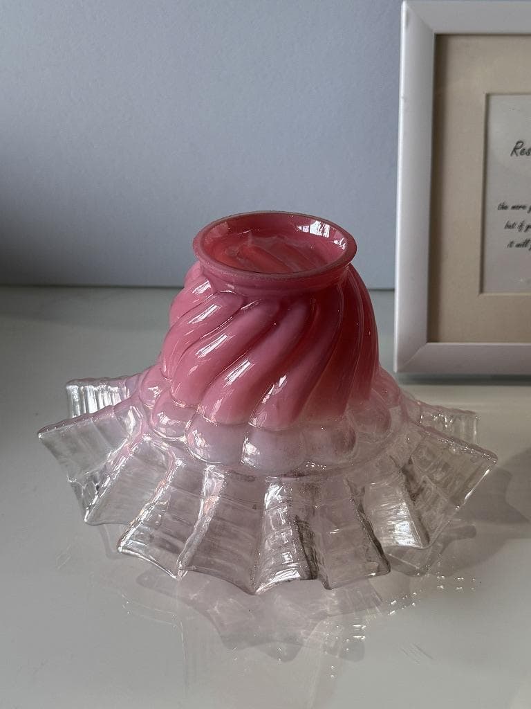 ⑦ 英国アンティーク　ピンクとオパールセンド　ランプシェード フリル