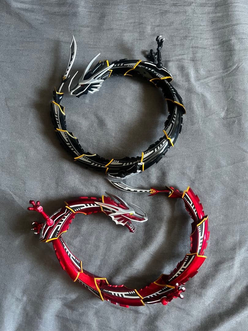 S.H.Figuarts フィギュアーツ　仮面ライダー龍騎&ドラグレッダーセット