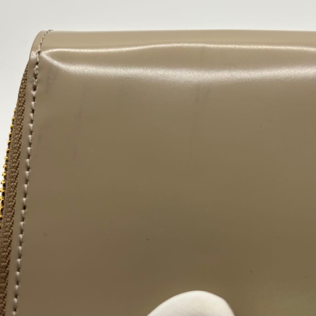 未使用品✨ 箱付 アニエスベー ガラスレザー メタルロックベルト 二つ折り財布