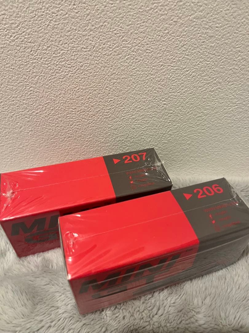 希少2種類！MINI GT 1/64 ADVANトヨタ GR スープラ