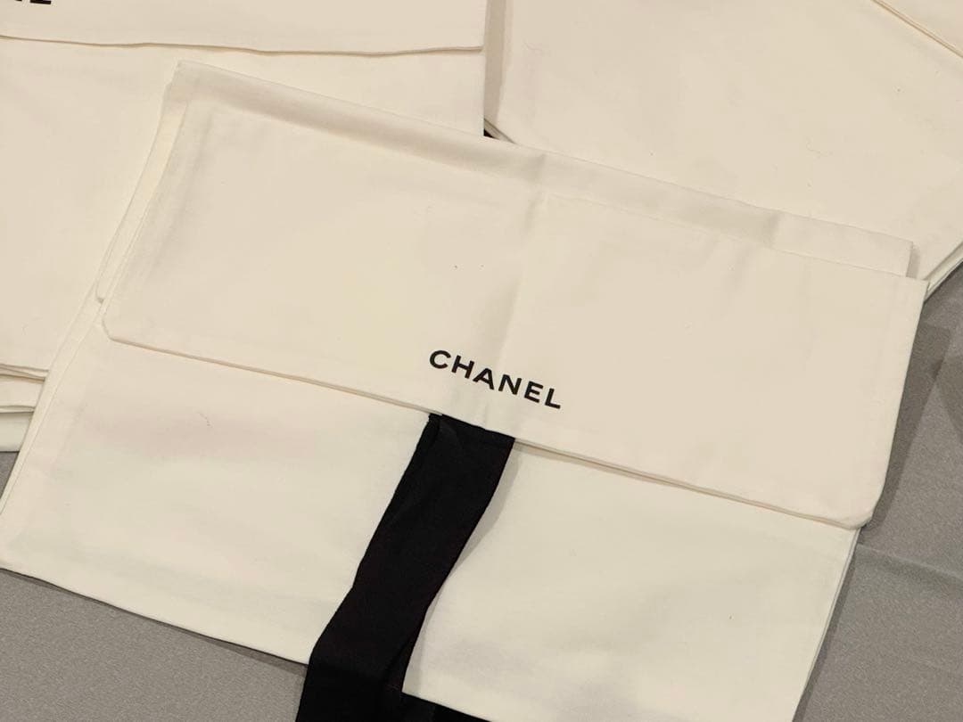 CHANEL/ホワイトバッグ17枚ガーメントバック7枚ハンガー2個