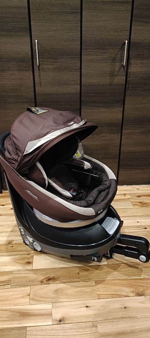 ダ*ル様 【整理の為最終値下げ】コンビ　ISOFIX回転式チャイルドシート　0歳