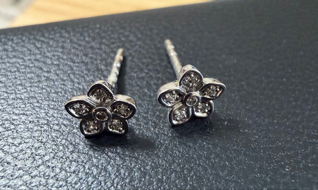 GRAFF グラフ ピアス ワイルドフラワー プティ パヴェ