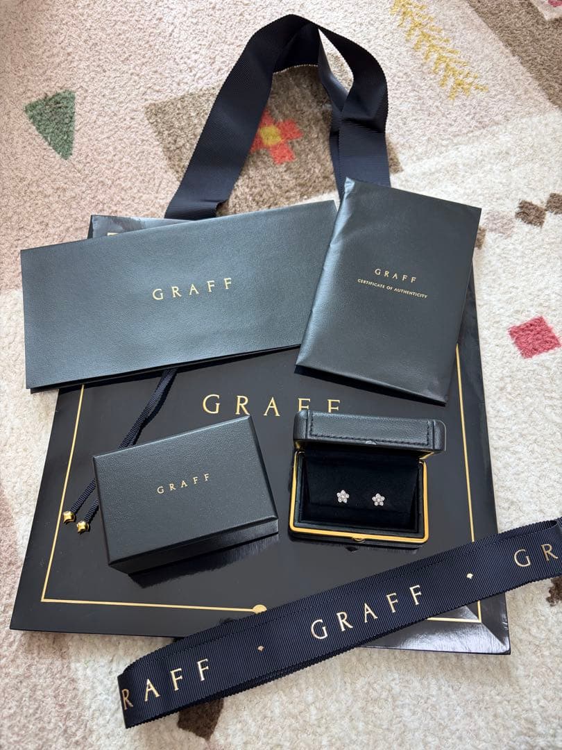GRAFF グラフ ピアス ワイルドフラワー プティ パヴェ