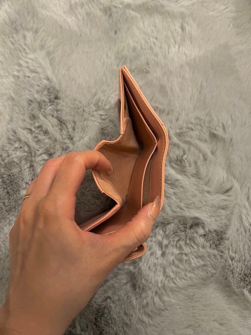 CHANEL 花柄エンボス 三つ折り財布