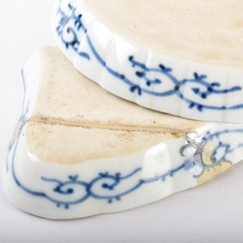 伊万里焼　古伊万里　錦手南蛮人黒船文　飾皿　漆塗箱付　M　R5053B