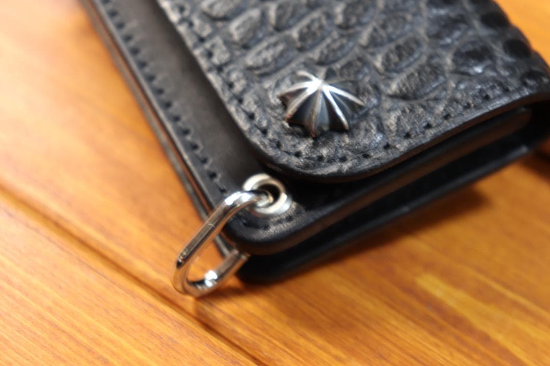 型押しクロコミニトラッカーウォレット　シルバー925アポロ コンチョ付き